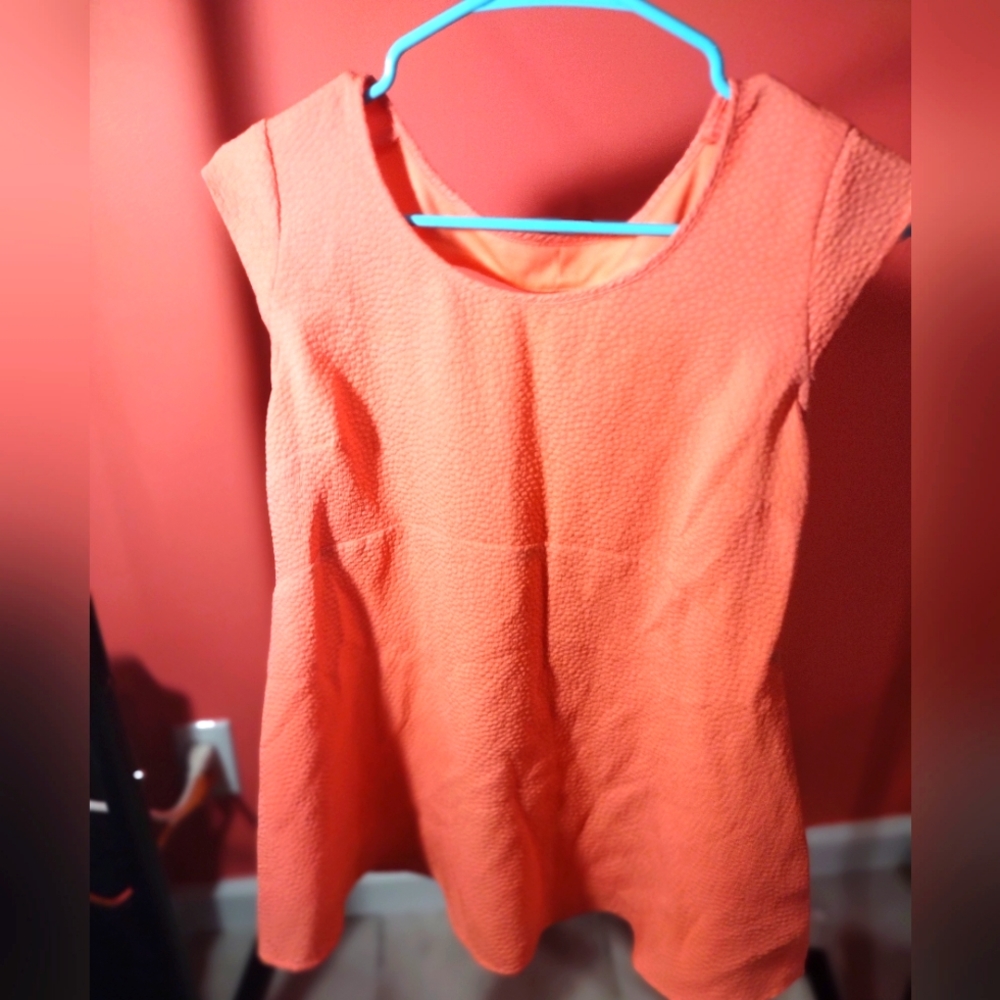 WOMEN'S SLEEVELESS MATERNITY SHIRT-MEDIUM